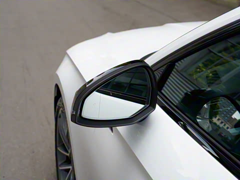 2025�� Sportback ��ذ� 40 TFSI quattro ����������