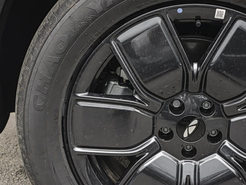 2025�� 215Զ�а�