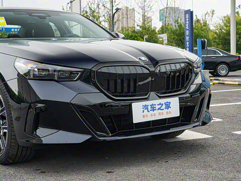 2026�� 530Li ������ M�˶���װ