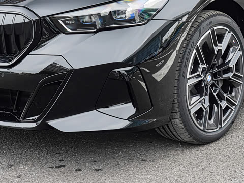 2026�� 530Li ������ M�˶���װ