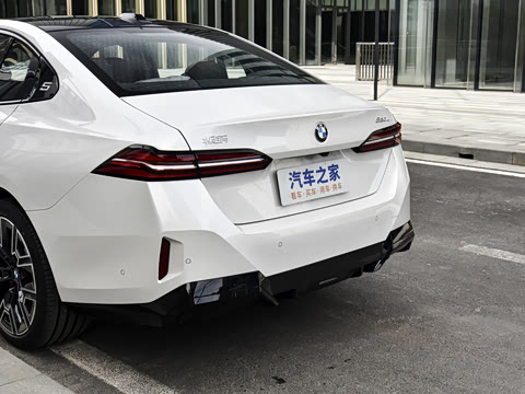 2026�� 530Li ������ M�˶���װ