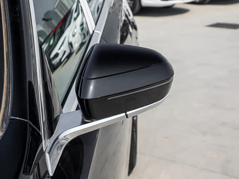 2026�� �Ŀ� 735Li ������װ