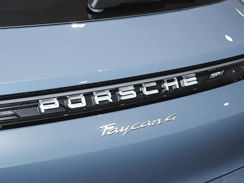 2026�� Taycan 4 Cross Turismo