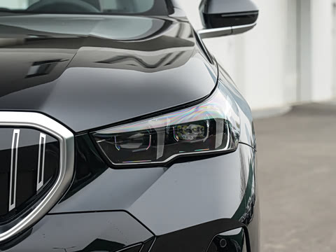 2026�� �Ŀ� 525Li M�˶���װ