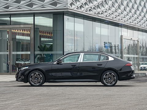 2026�� �Ŀ� 530Li ������ M�˶���װ