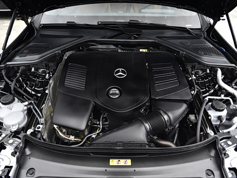 2026�� �Ŀ� E 300 �����˶���