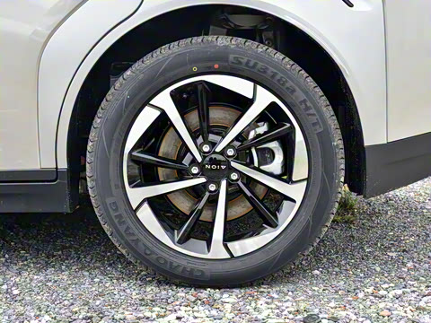 2025�� Plus 610 ������