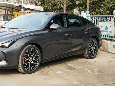 2026�� 2.0T 405 AT������