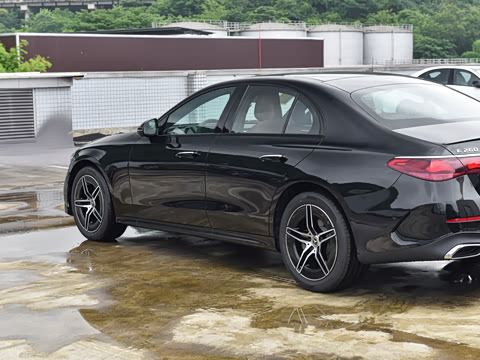 2026�� �Ŀ� E 260 �˶���