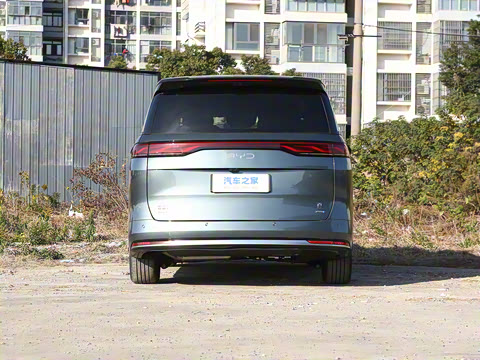 2026 DM-i 1.5T 218KM Խ