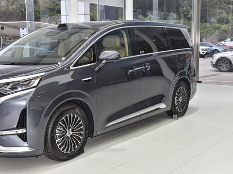 2025�� EV �Ǽݰ� 600 ���������