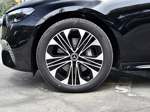 2026�� �Ŀ� E 300 L ������