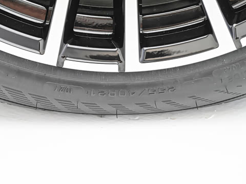 2027�� 740L �����