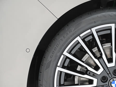 2027�� 740L �����