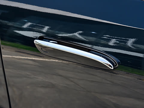 2026�� �Ŀ� E 300 L ������