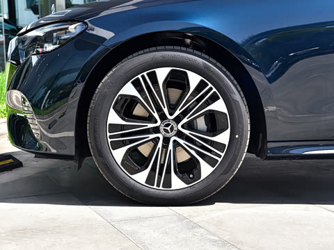 2026�� �Ŀ� E 300 L ������