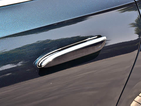 2026�� �Ŀ� E 300 L ������