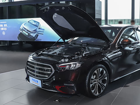 2026�� �Ŀ� E 300 L ������