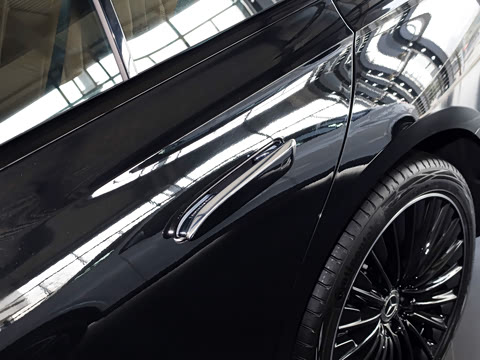 2026�� E 300 �������˶���