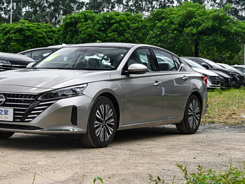 2025�� 2.0L XL-TLS ������