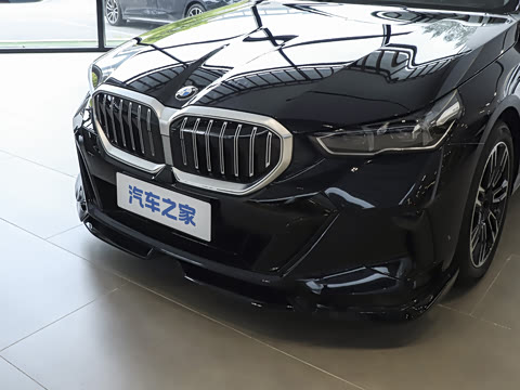 2026�� �Ŀ� 530Li xDrive M�˶���װ