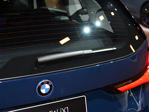 2025�� xDrive30L M�˶���ҹ��װ