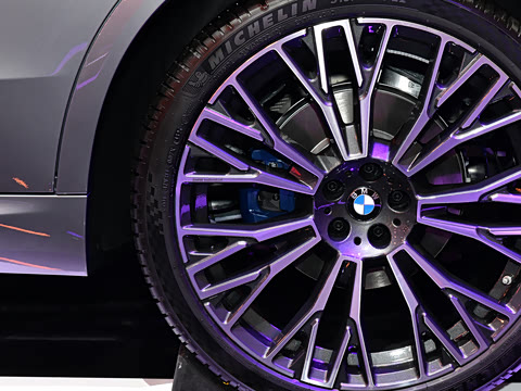 2025�� xDrive 40Li ������M�˶���ҹ��װ