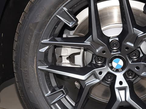 2026�� 330Li ������ M�˶���ҹ��װ