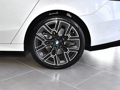 2026�� xDrive 50L M�˶���װ