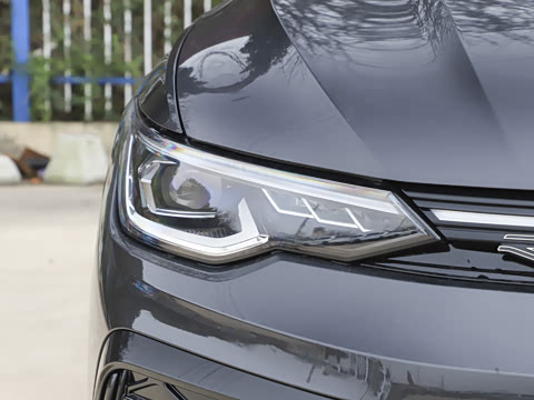 2026�� 300TSI R-Line