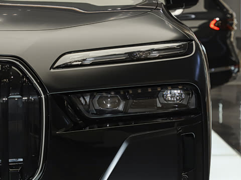 2026�� 740Li ��Ӱ��ذ� M���ܰ��˶���װ
