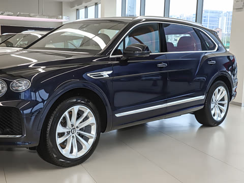 2026�� 4.0T V8 ������