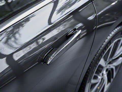 2025�� �Ŀ� E 300 L ʱ���˶���