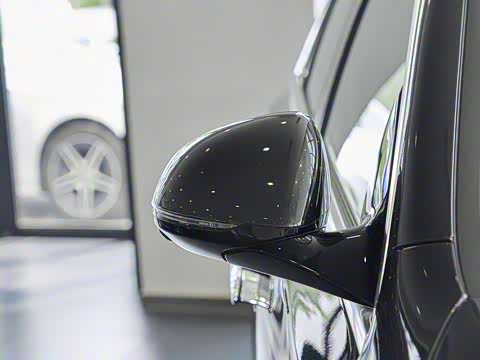 2025�� �Ŀ� E 300 L ʱ���˶���