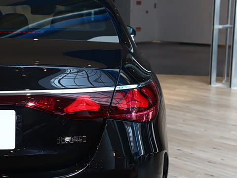 2026�� E 300 L ʱ���˶���