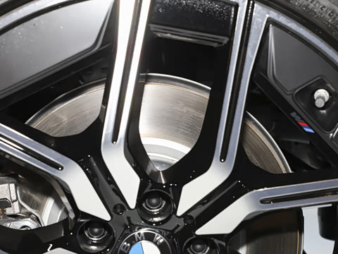 2026�� 735Li M�˶���װ