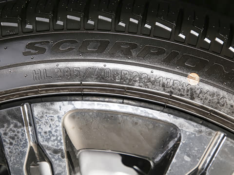 2026�� 3.0 L6 400PS SE�����