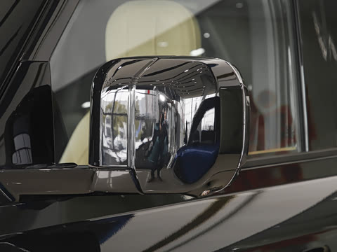 2026�� 110 3.0T P400 X-Dynamic HSE