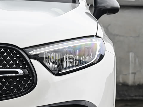 2026�� �Ŀ� GLC 300 4MATIC ����SUV