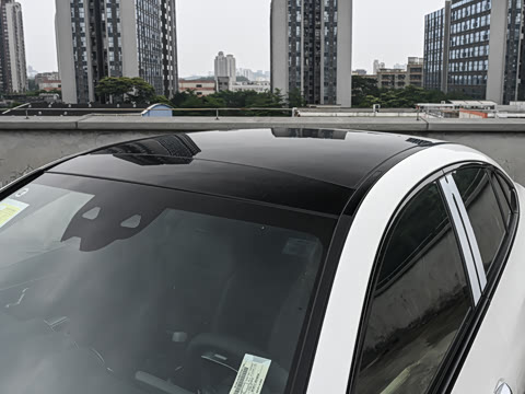 2026�� �Ŀ� GLC 300 4MATIC ����SUV