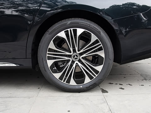 2026�� E 300 L ������