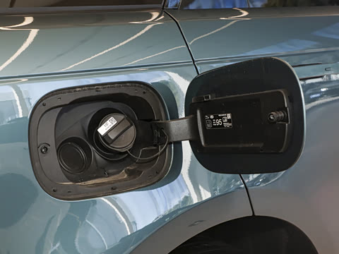 2025�� 400PS Dynamic SE