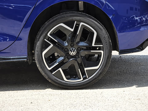 2025�� �Ŀ�� 300TSI R-Line