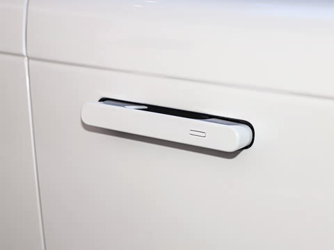 2025�� 4.4 V8 SV���ٴ����ӳ��� 4��