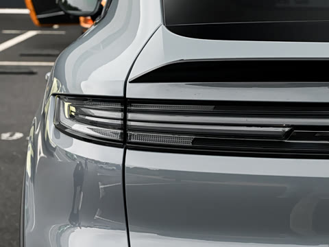 2025�� Cayenne Coup�� Turbo GT 4.0T