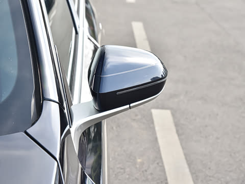 2026�� �Ŀ� eDrive 35L M�˶���װ