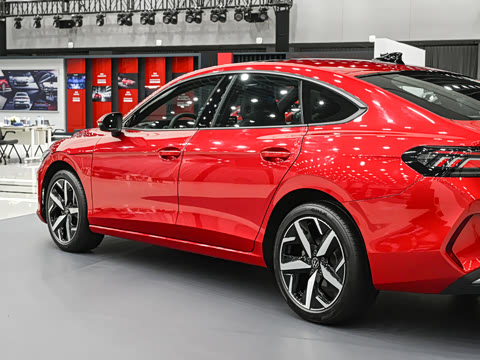 2026�� ���L 300TSI ����