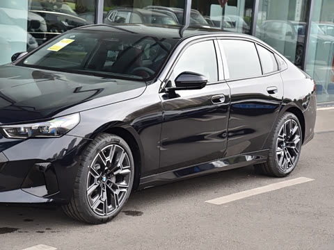 2026�� �Ŀ� 530Li ������ M�˶���װ