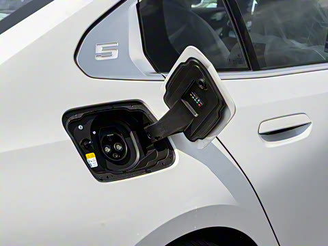 2026�� eDrive 40L M�˶���װ