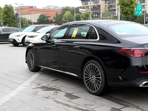 2026�� �Ŀ� E 300 L �����˶���